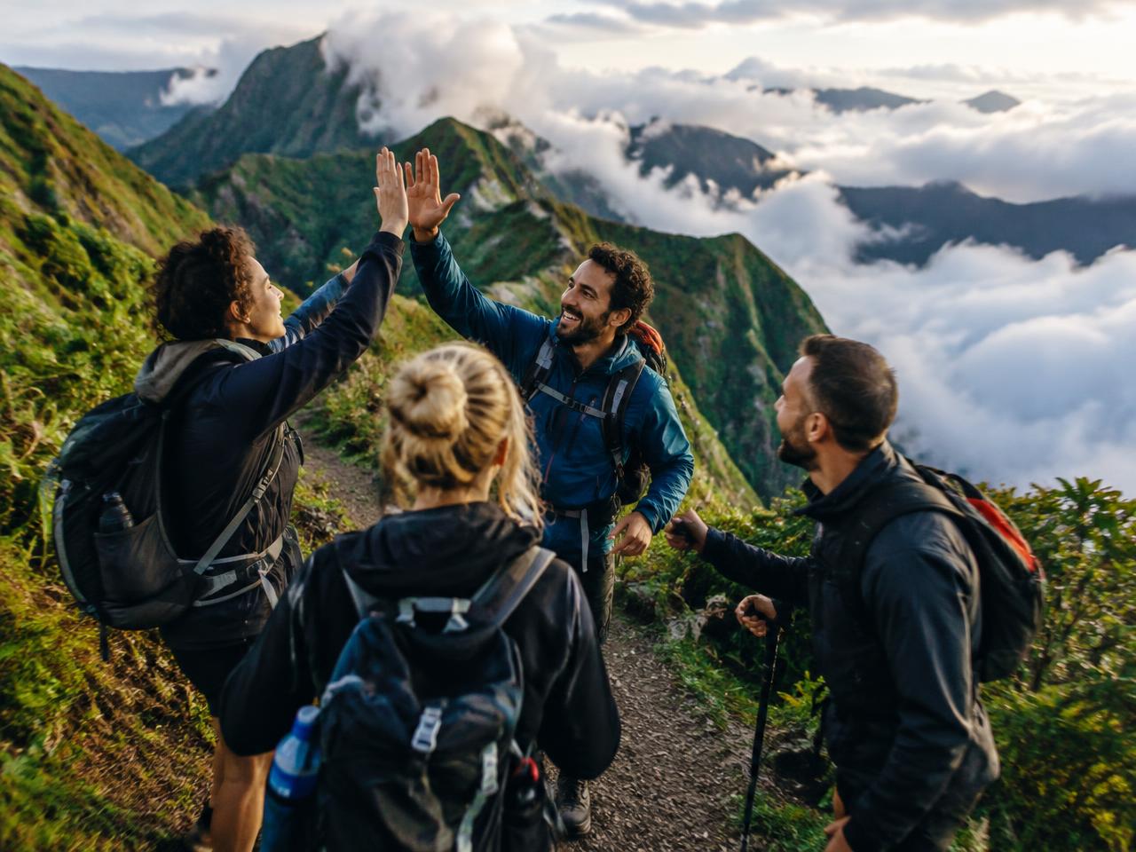 Grupo num trilho de montanha na Madeira
